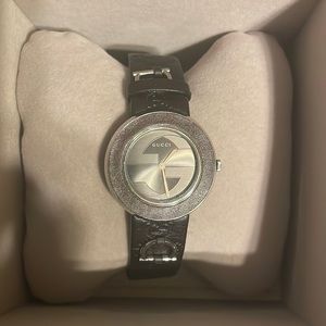 Authentic Gucci watch used in excellent condition